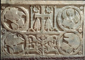 Detalje af stuco med symboler for de fire evangelister (tetramorf): englen for Saint Matthew, løven for Saint Mark, tyren for Saint Luke og ørnen for Saint John. 730-740 Cividale, Battistero di San Callisto af Italian School