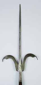 Friuli Spear, ca. 1600 (stål og træ) af Italian School