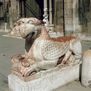 Griffin liggende på en sokkel, midten af 1200-tallet af Italian School