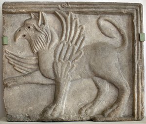 Griffon (eller grype). Lavrelief skulptureret, marmor, Venedig (Italien) 12. århundrede. Nationalgalleriet, Sternberg-paladset, Prag (Tjekkiet). af Italian School
