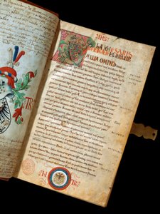 Manuskript "" De Bello Gallico, kommentarer til gallernes krig"" af Jules Cesar (Giulio Cesare eller Caius Julius Caesar) (100-44 f.Kr.) (fr. 541) Blazon af humanisten Niccolo Tranchedini, ejer af manuskriptet. Biblioteca Riccardiana Napoli fra det 14. årh af Italian School