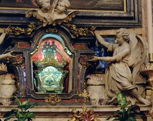 Relikvie af kraniet af St. Aloysius Gonzaga beliggende i højalteret af Italian School