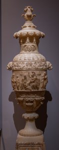 Vase med en klassisk scene: Polyxenas offer, ca. 1825 (alabast) af Italian School