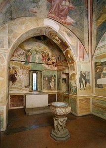 Det indre af dåbskapellet med freskomaleri, der viser scener fra Sankt Johannes liv, af Tommaso Masolino da Panicale (1383-c.1447) (fresko) af Italian School