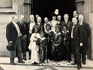 Afrikanske pygmæer ved Underhuset, London, 29. juni 1905 (gelatinesølvtryk)