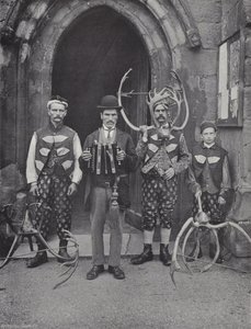 The Horn Dance, Abbots Bromley, Fire af Performers af J. Benjamin Stone