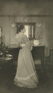 Kameraarbejde: Portræt af fru C., 1907. af J. Craig Annan
