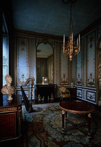 Cabinet Interieur de la Reine (dronningens indre kammer) dekoreret med hvide og guldpaneler af Jacques Verberckt (1704-71) (foto)