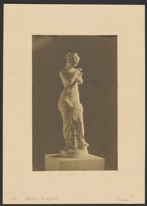 [Statue af kvinde] af Jacques Alexandre Ferrier