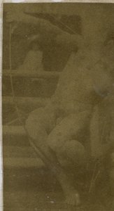 Studie af en mandlig nøgenmodel siddende på et trin, set forfra med et reb og sløjfe på skødet, i Jacques de Lalaings studie af Jacques Lalaing (attributed to)