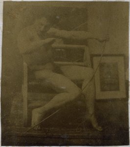 Studie af en mandlig nøgenmodel siddende på et trin, set forfra med et reb og sløjfe på skødet, i Jacques de Lalaings studie af Jacques Lalaing (attributed to)
