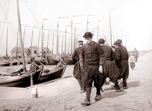 Mænd i traditionel kjole, Marken Island, Holland, 1898