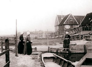 Kvinder i traditionel kjole, Marken Island, Holland, 1898