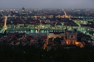 Udsigt over Lyon mellem Pont de la Feuillite og Pont Bonaparte ved totiden.... af James L Stanfield