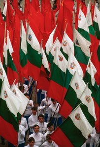 Procession af bulgarske flag under fejringen af nationaldagen. Sofia, Bulgarien. af James L Stanfield
