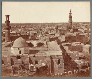 Egypten. Kairo. Overblik – i baggrunden madrasaen – Umm As-Sultan Sza