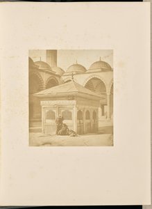 [Springvand i Sülemaniye-moskéens gårdsplads]. af James Robertson