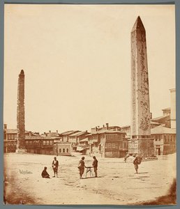«Obelisker på hippodromen» [Istanbul. Hippodromen foran Den Blå Moské med to obelisker - i forgrunden Theodosius-obelisken] af James Robertson