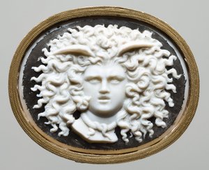 Leder af Medusa - Workshop af James Tassie (1735-1799). Farvet glas, forgyldt papir