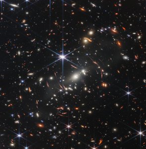 Lensing Galaxy Cluster (Webbs første dybe felt)