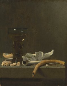 Stilleben med rombe, lerpibe og en tændt smøg på en afsats af Jan Fris
