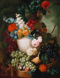 Roser, valmuer og andre blomster i en skulptureret vase med frugt, en mus og en fuglerede på en stenafsats af Jan van Os