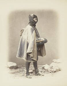 Japansk mand i sneen (håndfarvet sort/hvid foto) af Japanese Photographer