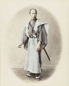 Japansk mand med sværd (håndfarvet sort/hvid foto) af Japanese Photographer