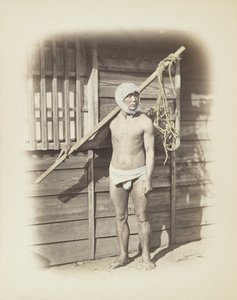 Mand med fiskekurv (håndfarvet s/h foto) af Japanese Photographer