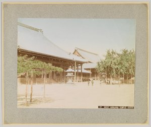West Honganji Temple, Kyoto, Japan (håndfarvet sort/hvid foto) af Japanese Photographer
