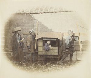Kvinde båret i en norimono (håndfarvet sort/hvid foto) af Japanese Photographer