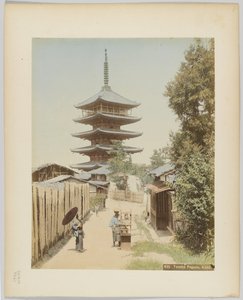 Yasaka Pagoda, Kyoto, Japan (håndfarvet sort/hvid foto) af Japanese Photographer