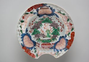 Barberskål, slutningen af det 18. århundrede (Arita ware, porcelæn med underglasur blå og overglasur emalje) af Japanese School