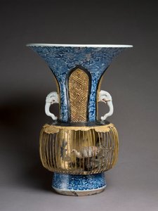 Fuglebur vase, ca. 1720 (blandet medier) af Japanese School