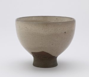 Inkyuzan teskål i Goki-form, med påtrykt cifre, teskål (gokijawan), ca. 1804-25 (stentøj med ris-skrog-aske glasur) af Japanese School