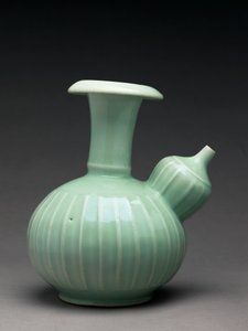 Kendi med støbt dekoration, Arita ovnpladser (porcelæn) af Japanese School