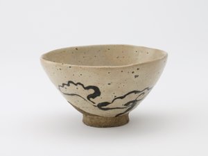 Teskål med design af udødelighedssvamp, Edo-periode, 1700-1800-tallet (stentøj med jernpigment under klar glasur) af Japanese School