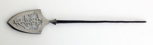 Yanone (pilespids) af flad type (hirane), med gennembrudt design af tegn, der betyder bjerg, sten og vand (stål) af Japanese School