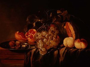Stilleben af melon, vindruer, granatæble, valnødder på tintallerken og ferskner af Jasper Geerards