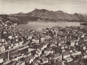 Schweiz: Luzern, fra Gutsch, kigger mod søen og Rigi (s/h foto) af Jean Gaberell