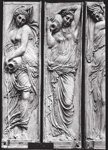 Detalje af relieffer fra The Fountain of the Innocents, der viser nymfer, der personificerer floder i Frankrig sten