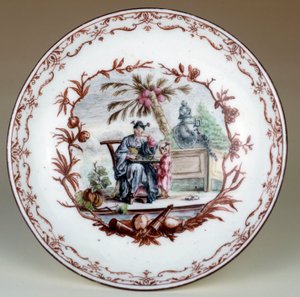 Porcelænstallerken, der repræsenterer en kinesisk skakscene. Realiseret af Jean Michel Liotard (1702-1796). Paris, dekorativ kunst af Jean-Michel Liotard