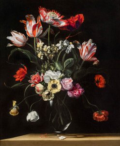 Tulipaner, påskeliljer, nelliker, valmuer, anemoner og andre blomster i en glasvase på en træafsats, en af et par, 1600-tallet af Jean Picart