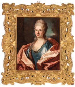 Portræt af en dame, brystlængde, i en blå silkekjole trimmet med blonder og broderet med guldtråd af Jean Ranc