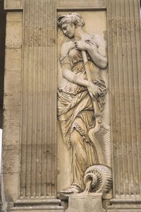 Frankrig, Paris, Les Halles, Fontaine des Innocents, stenudskæring, statue af kvinde.