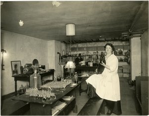 Ann Haviland, parfumør, ca. 1915-28 af Jessie Tarbox Beals