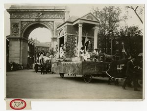 Historisk parade Kolonihavehusvogn nr. 27 af Jessie Tarbox Beals
