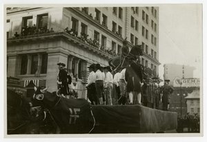 Historisk parade flyder #31, Ødelæggelse af Statue af George III af Jessie Tarbox Beals