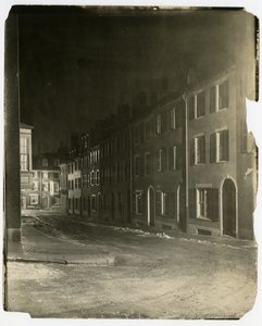 Ser ned ad West Cedar Street, hvor den ender og krydses af Chestnut St, Boston, USA, ca. 1902-10 (foto af gelatinesølv) af Jessie Tarbox Beals