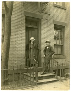 Llewelyn Powys, forfatter og hans kone, ca. 1905-40 (foto af gelatinesølv) af Jessie Tarbox Beals